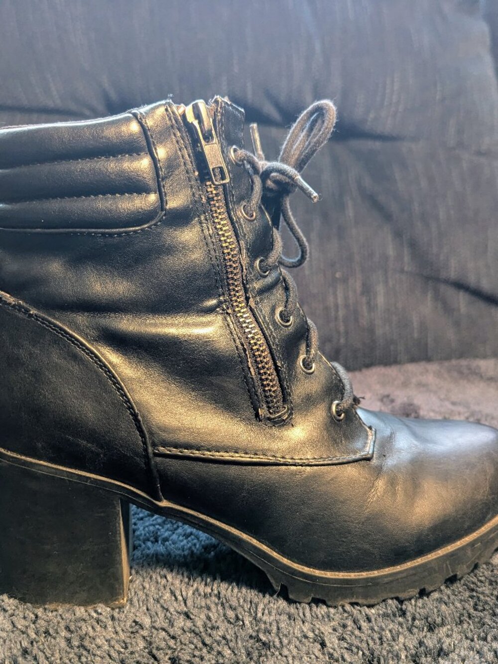 Bongo Chunky‑Heel Ankle Boots — Sleek & Rugged (Size 9)